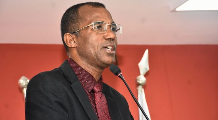 Thor de Ninha celebra “Estação de Memórias”, cobra quebra-molas, debate Minha Casa Minha Vida e Planserv