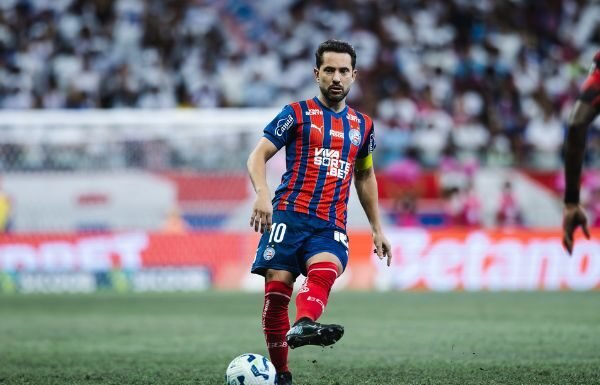 Everton Ribeiro celebra sucesso em cirurgia após câncer