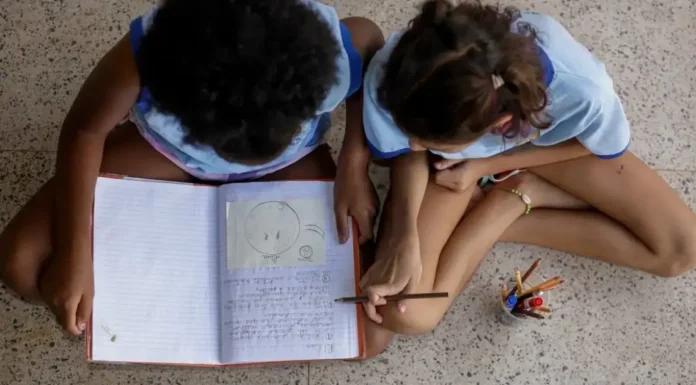 3 em cada 5 jovens que estão fora do ensino superior são negros, mostra pesquisa