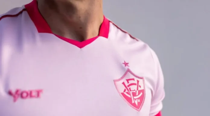 Vitória lança nova camisa em apoio à campanha de combate ao câncer de mama