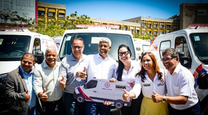 Deputada Ludmilla Fiscina e governador Jerônimo Rodrigues entregam nova ambulância para Pojuca