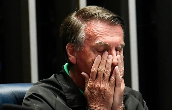 Moraes proíbe presidente do PL de visitar Bolsonaro