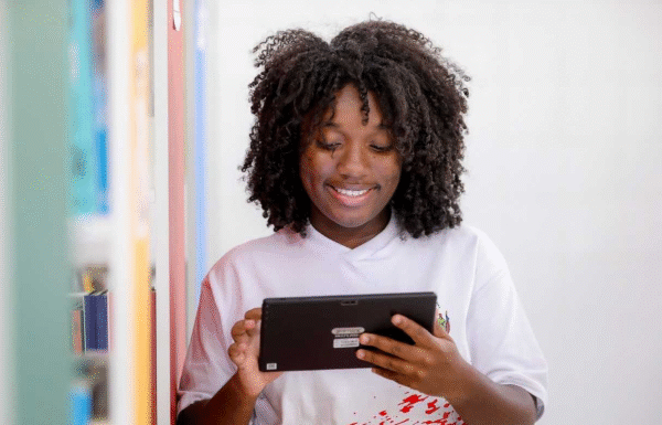 Governo investe R$ 20 milhões em novos tablets e chips para rede estadual