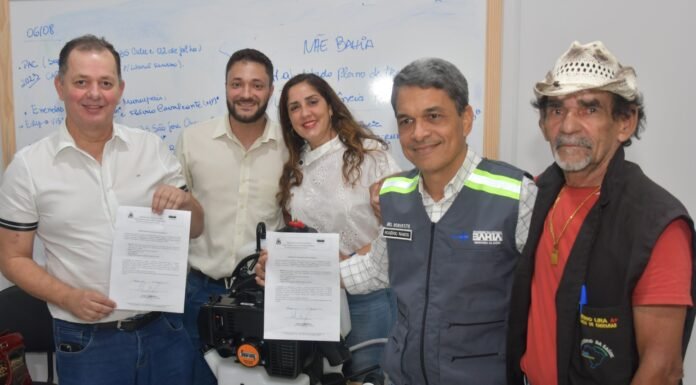 Governo do Estado entrega bombas costais à Prefeitura de Alagoinhas para reforçar combate às arboviroses