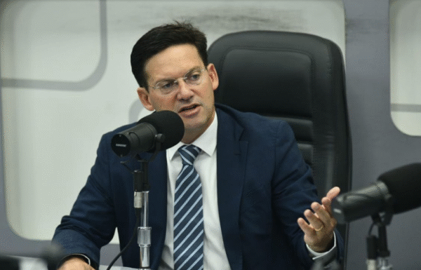 João Roma critica governo Lula por rombo bilionário em estata