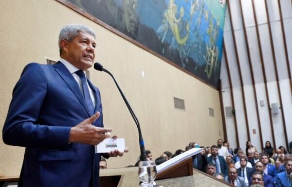 Jerônimo envia à ALBA pedido de empréstimo para investir em infraestrutura