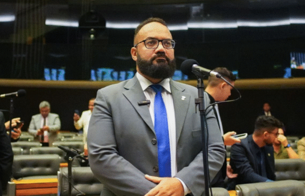 Deputado aciona Justiça contra edital do governo que envia alunos a Cuba