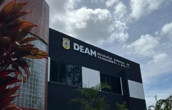 Jovem de 18 anos é estuprada por mototaxista de aplicativo