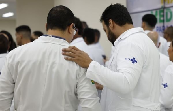 Governo investirá R$ 21,5 milhões em bolsas para baianos estudarem medicina em Cuba