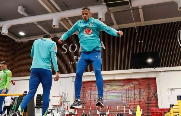 Ancelotti elogia Juba e diz que lateral do Bahia pode estar na Copa do Mundo