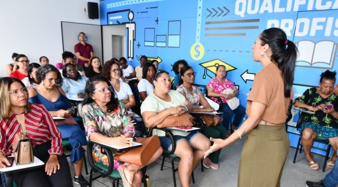 Feira de Empreendedorismo capacita mulheres ofertando curso sobre marketing e autoimagem