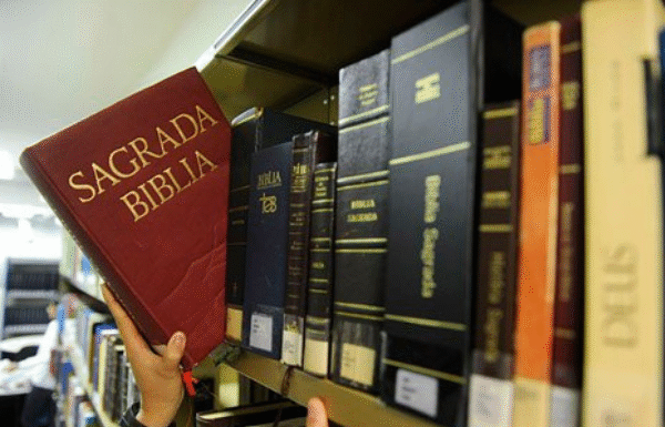 Lei da Bíblia como material paradidático nas escolas de Salvador é sancionada