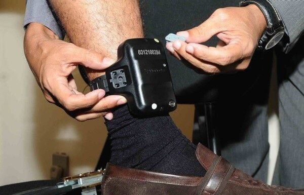 Projeto sugere tornozeleira rosa para autores de violência contra mulheres