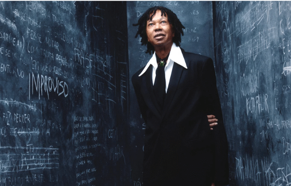 Djavan anuncia show em Salvador com nova turnê; saiba data e valores