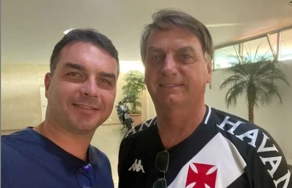 Bolsonaro escolhe Flávio como seu candidato à Presidência da República