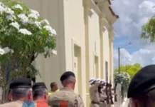 Policial alagoinhense morto em confronto é sepultado em Alagoinhas com honras militares