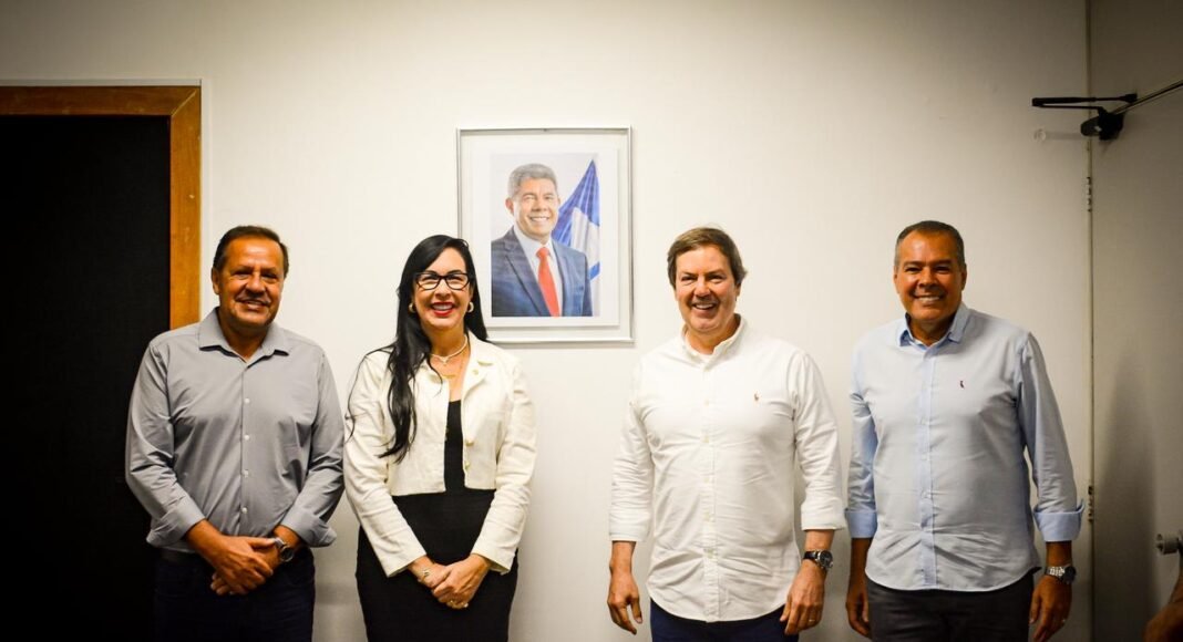 Deputada Ludmilla Fiscina e prefeito Luizinho Trinchão articulam melhorias na infraestrutura de Pojuca em agenda em Salvador