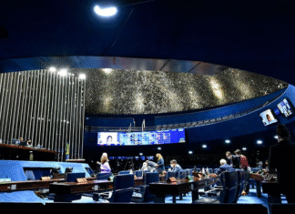 STF proíbe Congresso de aprovar leis que garantam salários acima do teto