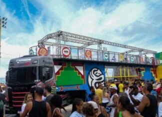 Carlinhos Brown apresenta trio elétrico híbrido e reforça proposta sustentável no Carnaval