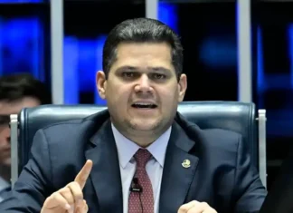 Alcolumbre analisa material da CPI para decidir sobre quebra de sigilo de Lulinha