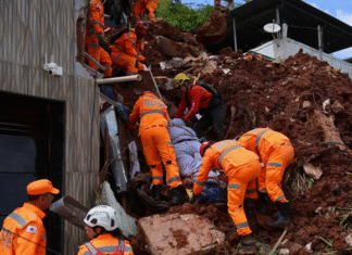 Chuva mata 55 pessoas e mobiliza oito frentes de resgate em Minas