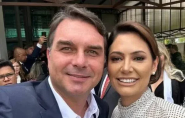Michelle Bolsonaro deve disputar o Senado pelo DF, confirma Flávio