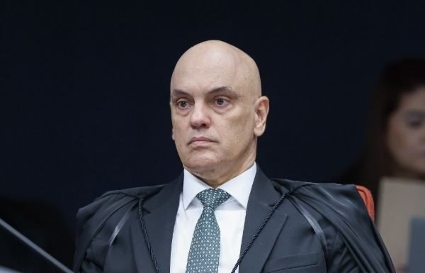 Alexandre de Moraes inicia votos e aponta motivação política no caso Marielle