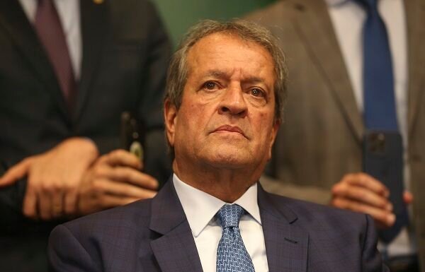 Valdemar Costa Neto articula contra o fim da escala 6×1: ‘Bomba para o país’