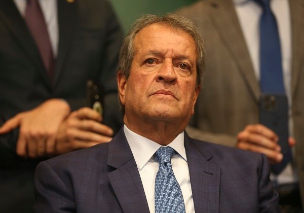 O presidente nacional do Partido Liberal (PL), Valdemar Costa Neto, fala com a imprensa no Centro de Eventos e Convenções Brasil, em Brasília.