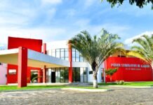 Vereadores denunciam abandono do Mercado do Artesão e cobram providências do Executivo