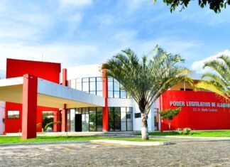 Vereadores denunciam abandono do Mercado do Artesão e cobram providências do Executivo