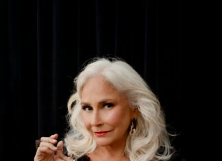 Fafá de Belém apresenta show intimista em Salvador com voz e piano