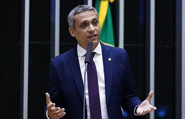 TJDFT condena Gustavo Gayer por falas contra Gleisi e Lindbergh