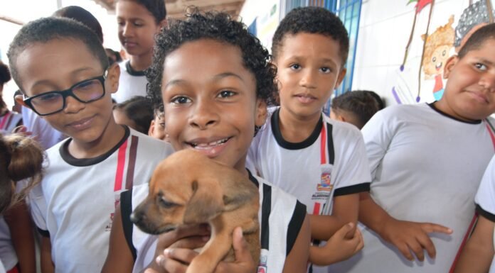 Abril Laranja mobiliza escolas de Alagoinhas com ações de conscientização sobre proteção animal