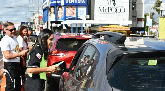 Maio Amarelo: blitz educativa alerta motoristas sobre riscos no trânsito em Alagoinhas