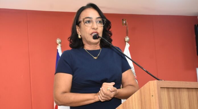 Vereadora Jaldice Nunes lamenta perda de liderança comunitária, cobra pagamento a artistas e alerta para desorganização urbana