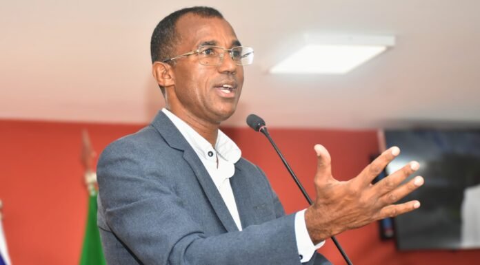 Vereador Thor de Ninha defende combate responsável às arboviroses, debate orçamento municipal e faz reflexão histórica sobre a luta do povo negro