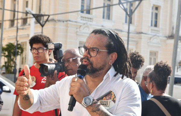 Kleber Rosa diz que título a Flávio Bolsonaro é ‘insustentável’