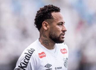 Neymar tem problema físico e pode perder preparação para Copa do Mundo