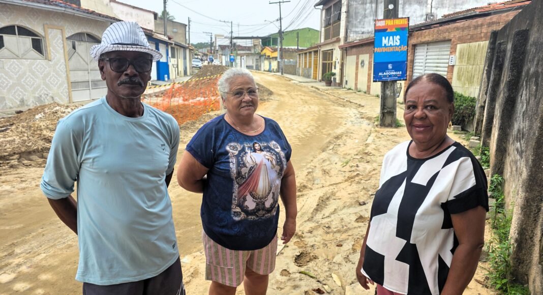 Moradores comemoram avanço de obras na Thompson Flores e Inácio Bastos