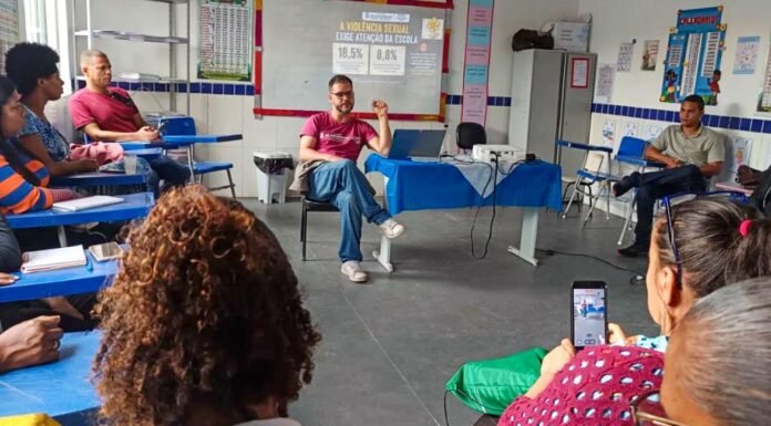Educadores da Escola Mãe Ernestina recebem formação sobre enfrentamento à violência sexual infantojuvenil