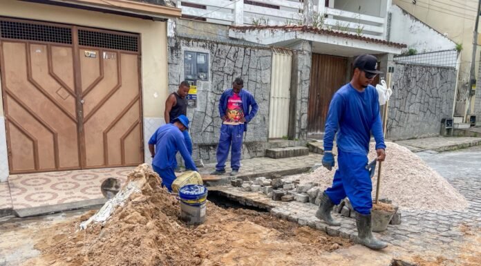 Prefeitura realiza obra de drenagem na Travessa 21 de Abril