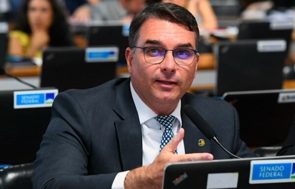 De olho na eleições, Flávio Bolsonaro terá agenda na Bahia durante junho