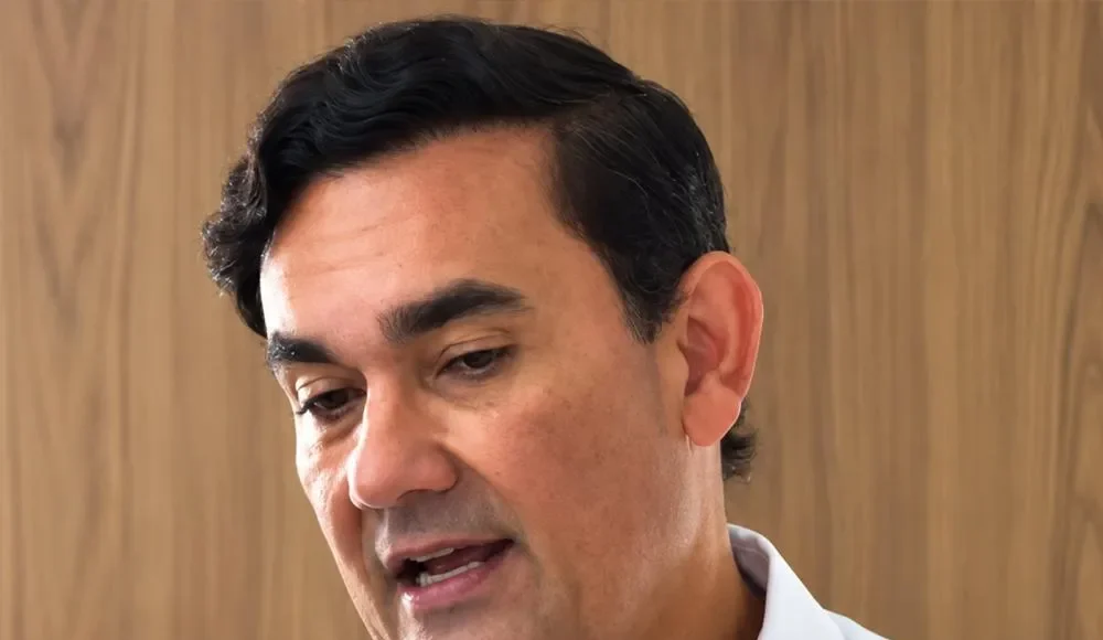 Semáforos inteligentes começam a ser instalados em outubro em Alagoinhas, diz Gustavo Carmo