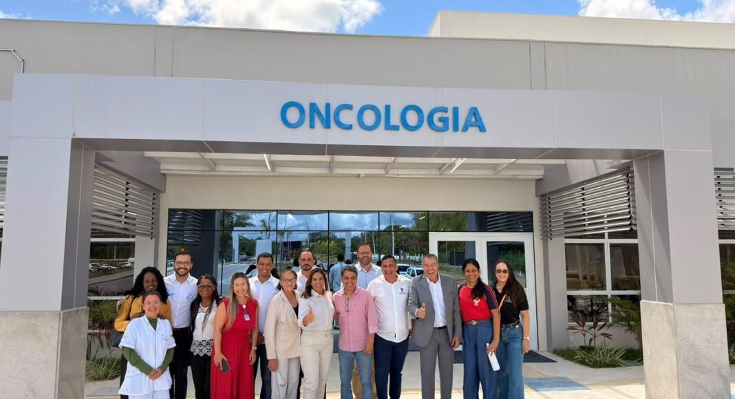 Secretário da SEDUR Joaquim Neto acompanha início da quimioterapia venosa no Hospital Estadual do Litoral Norte em Alagoinhas