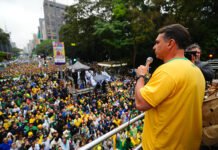 Candidatos à Presidência surfam na onda das redes, atacam STF, mas abraçam Mendonça